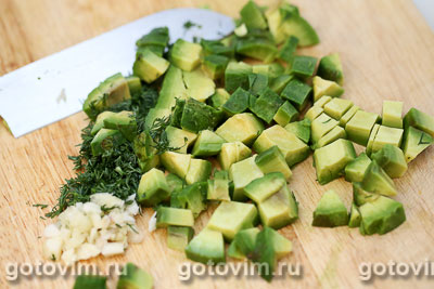Макаронный салат с утиной грудкой и авокадо