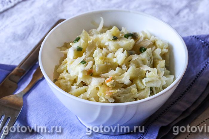 Салат с квашеной капустой и картофелем