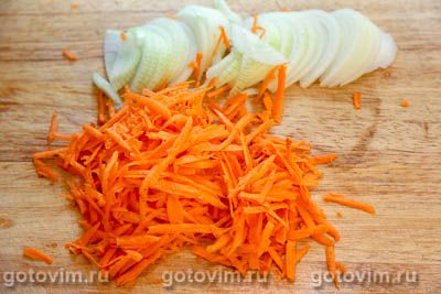 Макароны с морковью и луком.