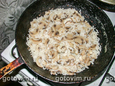Сиг, фаршированный рисом и грибами