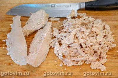 Салат с маринованными опятами и курицей