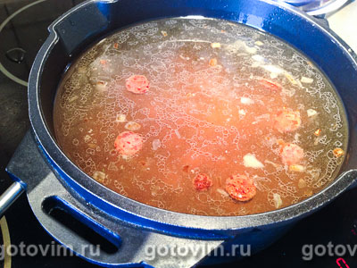 Суп щавелевый с копчеными колбасками