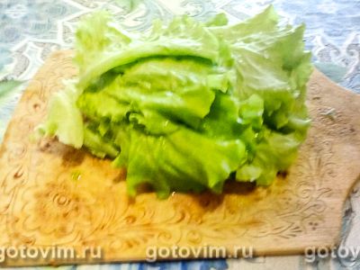 Фруктовый салат из черешни, миндаля и сыра
