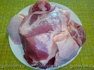 Мясной рулет из свинины с курицей и вишней