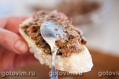 Бутерброды с грибной икрой из сыроежек