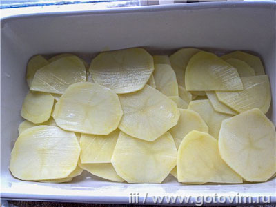 Картофель-гратен с луком и копченостями