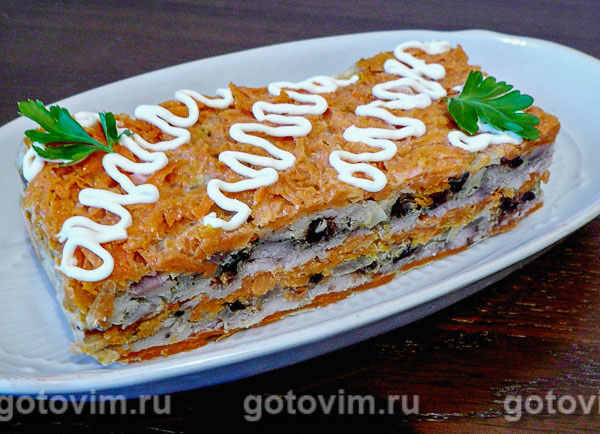 Запеченный закусочный торт из рыбы и овощей