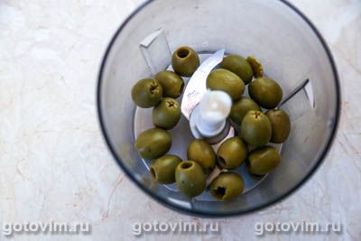 Хумус с оливками.
