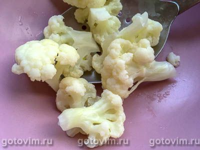 Салат из цветной капусты с сыром фета и семенами льна