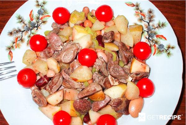 Photo of Салат из куриных сердечек с фасолью и яблоками.