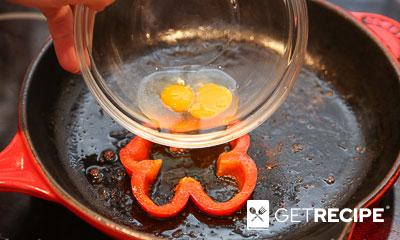 Яичница-глазунья из перепелиных яиц в перце