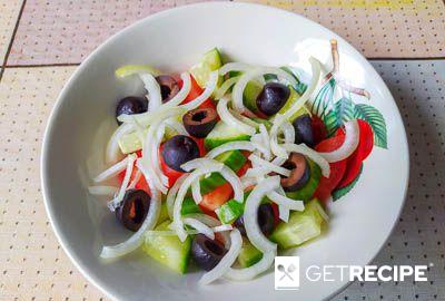 Салат с креветками, огурцом, помидорами и ржаными сухариками (2-й рецепт)
