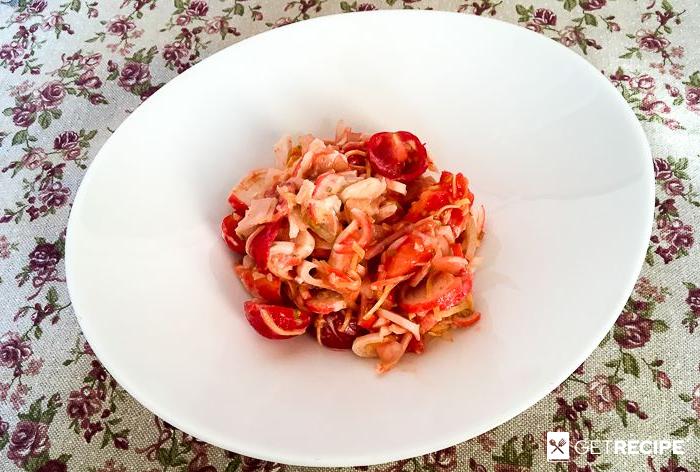 Салат с крабовыми палочками и помидорами «Сен-Флур» (2-й рецепт)