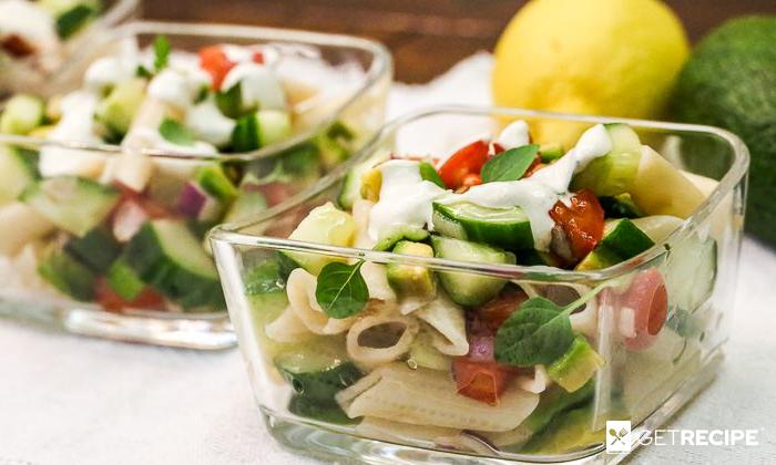 Photo of Макаронный салат с авокадо, овощами и йогуртовой заправкой