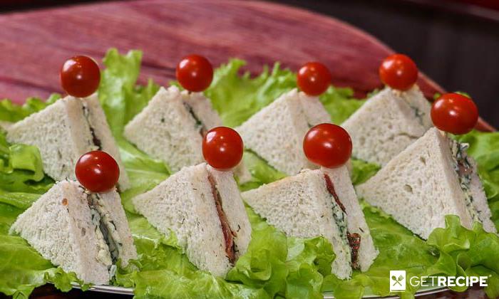 Photo of Сэндвичи с красной рыбой, сливочным сыром и помидорами черри (2-й рецепт)