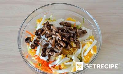 Салат с маринованными грибами и зеленой редькой (2-й рецепт)