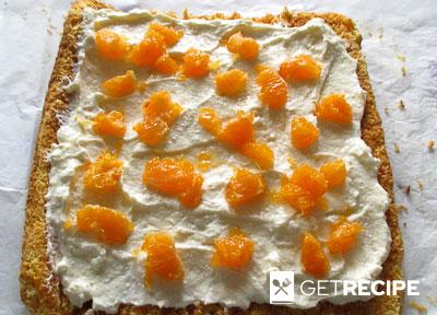 Морковный бисквитный рулет с творожным кремом и мандарином (2-й рецепт)