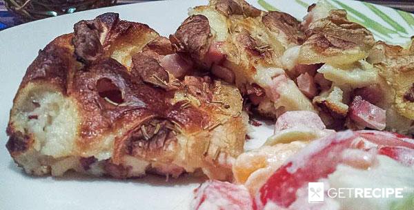 Photo of Соленый яблочный пирог с копченой свининой и розмарином.