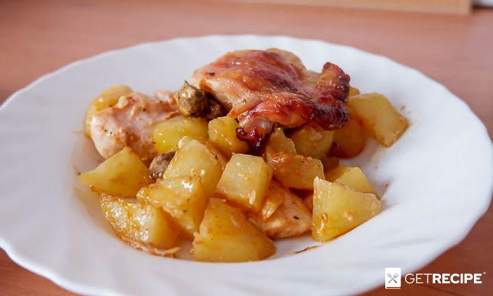Photo of Курица с картошкой и грибами в духовке.