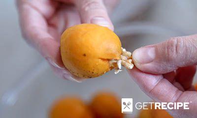 Варенье из абрикосов с грецкими орехами.