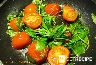 Тунец с соусом из красного уксуса с рукколой и помидорами (2-й рецепт)