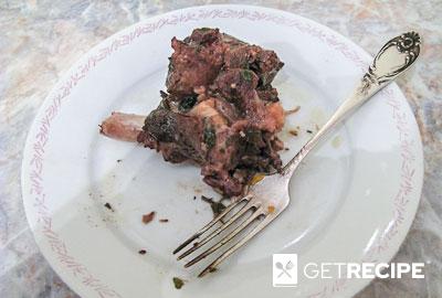 Мясо молодого барашка, запеченное с мятой и вином (Vesi и Gluck)