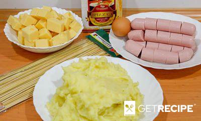 Сосиски с сыром в картофельном пюре на шпажках