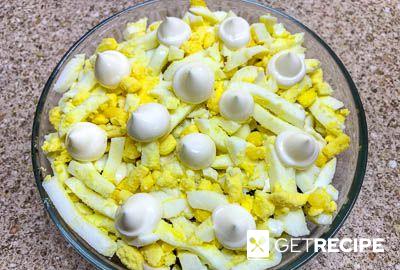 Слоеный салат с жареными шампиньонами, свежим огурцом и кукурузой (2-й рецепт)