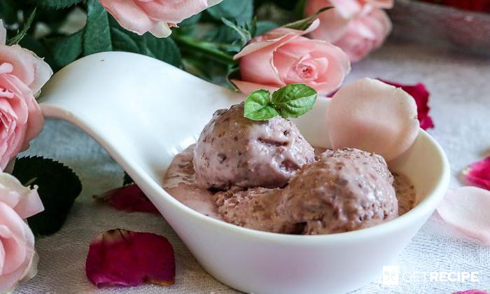 Photo of Мороженое с лепестками розы