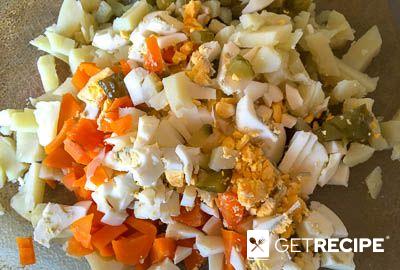 Салат с крабовыми палочками, солеными огурцами и овощами (2-й рецепт)