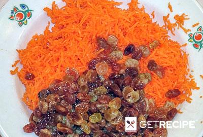 Слоеный салат «Изюмительный» из свеклы, моркови и сыра с медово-горчичный заправкой (2-й рецепт)