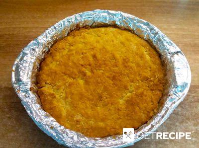 Простой пирог в духовке со сгущенкой и брусникой (2-й рецепт)