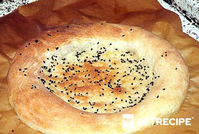 Простые таджикские лепешки оби нон («Хлеб на воде»)