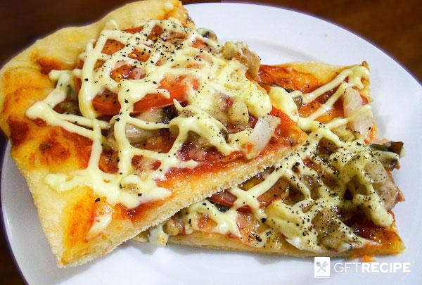 Photo of Пицца с грибами и помидорами.