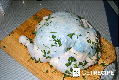 Курица, запеченная с зеленью .