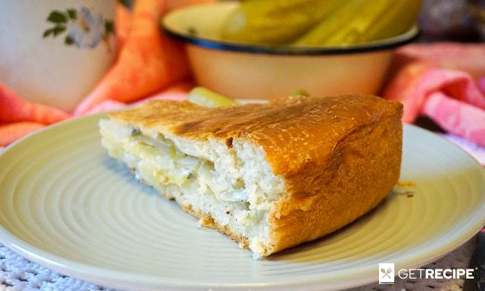 Photo of Пирог с картошкой и солеными огурцами.