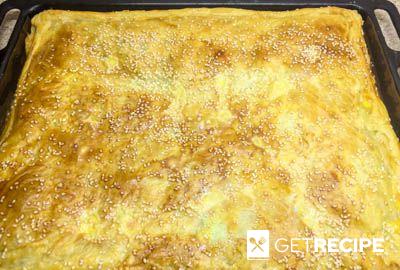 Пирог из слоеного теста с солеными груздями в духовке (2-й рецепт)