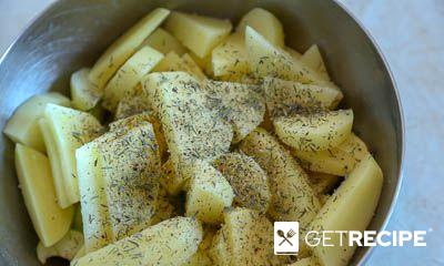 Картошка с яблоками и сыром в духовке.