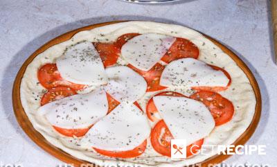 Пицца с помидорами с сыром скаморца