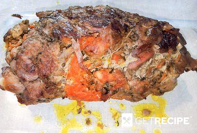 Мясной рулет с морковной начинкой.
