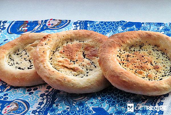 Photo of Простые таджикские лепешки оби нон («Хлеб на воде»).