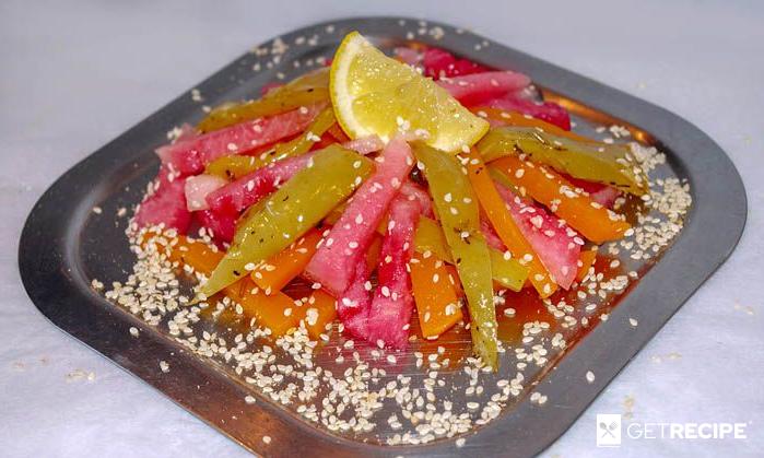 Photo of Салат с арбузом, маринованной тыквой и запеченным сладким перцем (2-й рецепт)