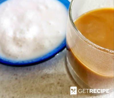 Домашний кофе латте с пенкой из молока, груши и малинового сорбета (2-й рецепт)