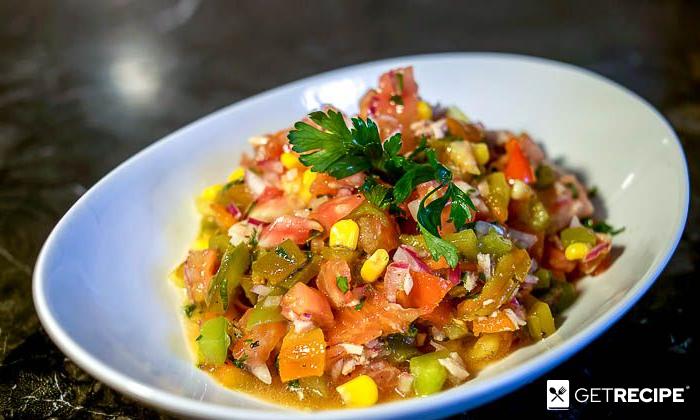Салат с тунцом и печеными овощами.