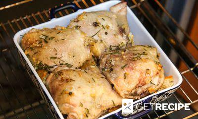 Курица в духовке, запеченная с хлебом, луком, чесноком и розмарином (2-й рецепт)