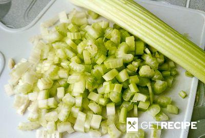 Салат с сельдереем и зеленым горошком (2-й рецепт)