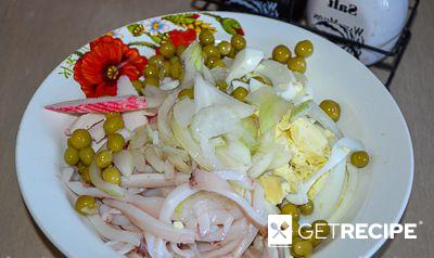 Салат с кальмарами и крабовыми палочками (2-й рецепт)