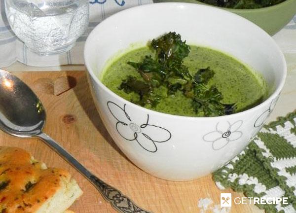 Photo of Сливочный суп из кудрявой капусты кале с зелёными чипсами.