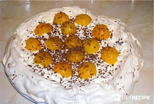 Photo of Торт-безе ореховый со взбитыми сливками и абрикосами .