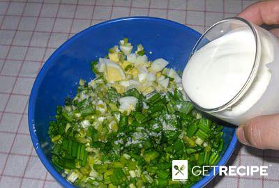 Салат из черемши с яйцом и сметаной (2-й рецепт)